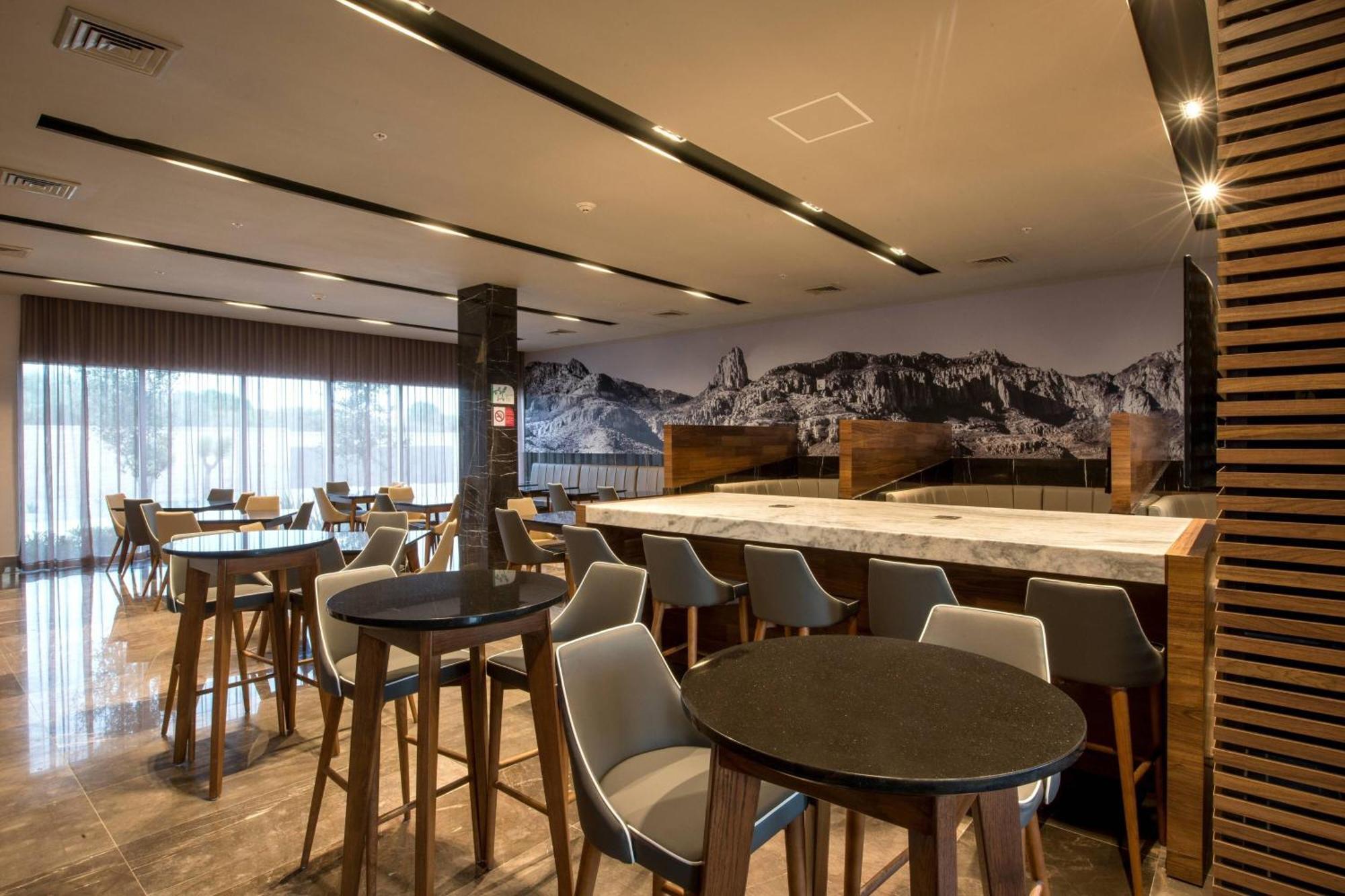 Courtyard By Marriott San Luis Potosi, Los Lagos Экстерьер фото