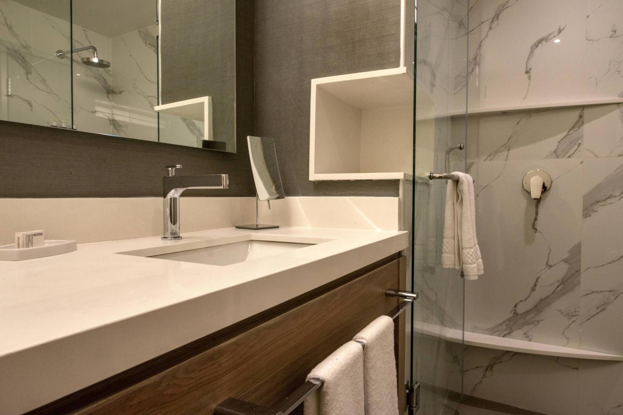 Courtyard By Marriott San Luis Potosi, Los Lagos Экстерьер фото