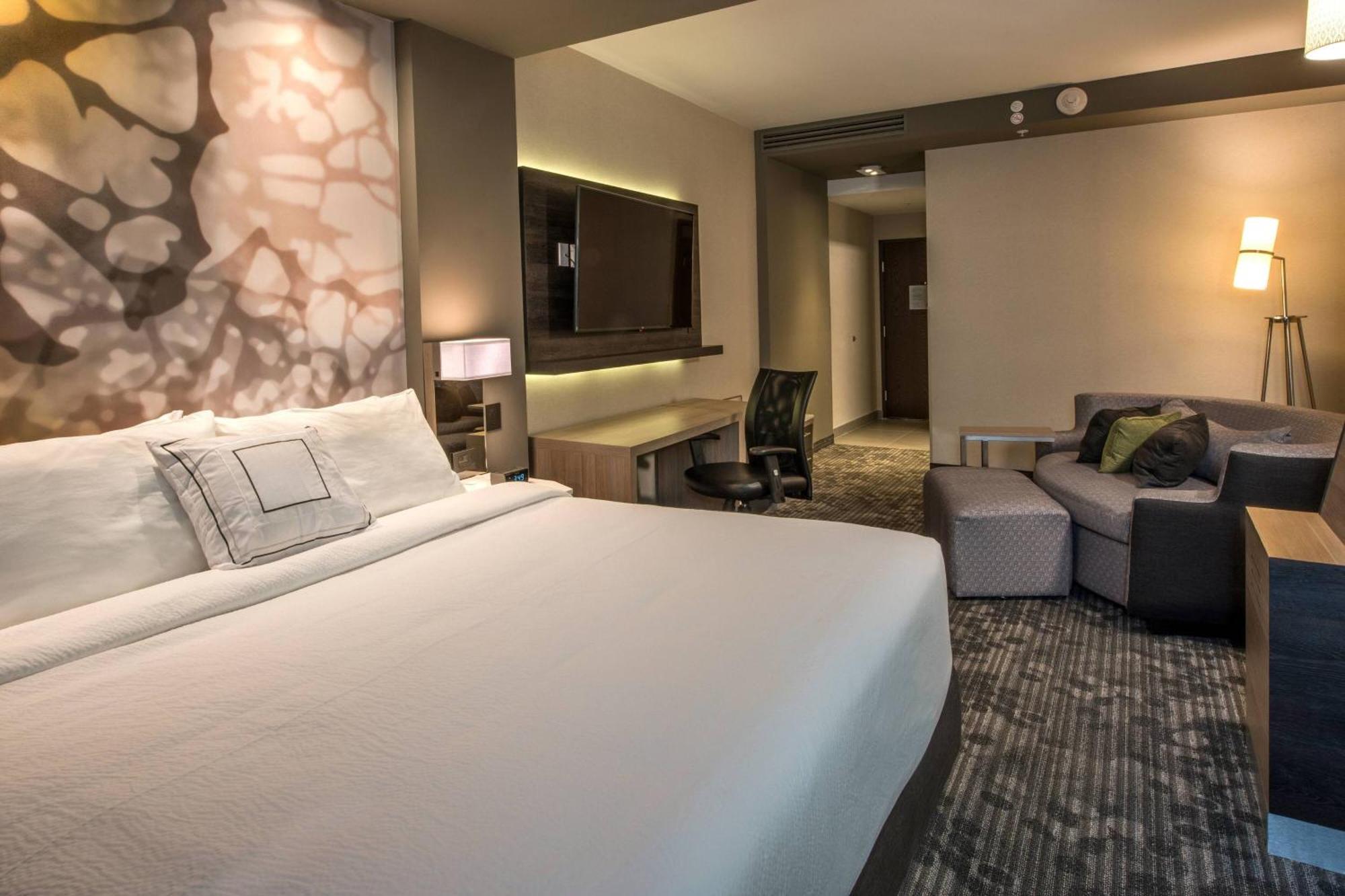 Courtyard By Marriott San Luis Potosi, Los Lagos Экстерьер фото