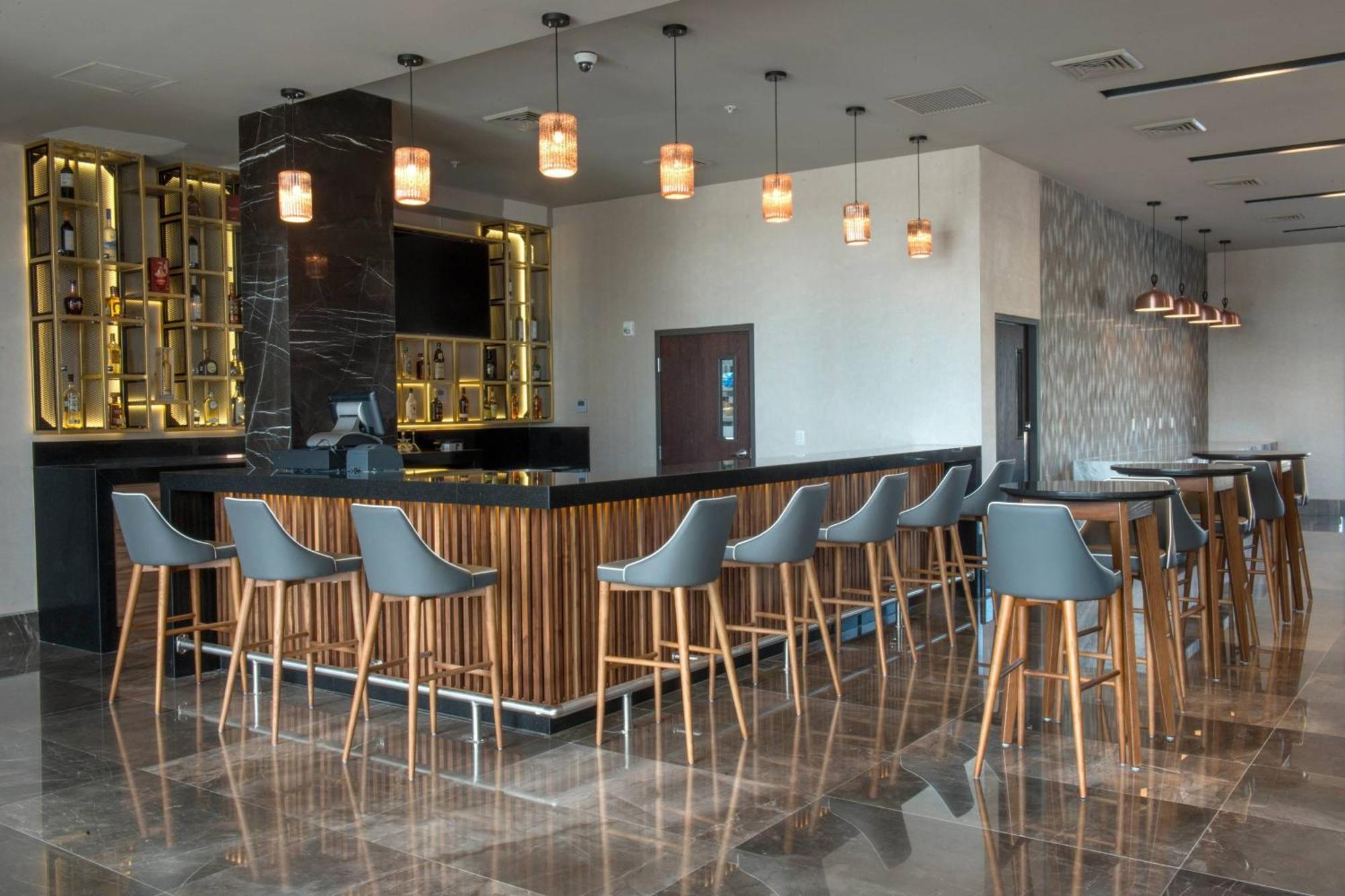 Courtyard By Marriott San Luis Potosi, Los Lagos Экстерьер фото