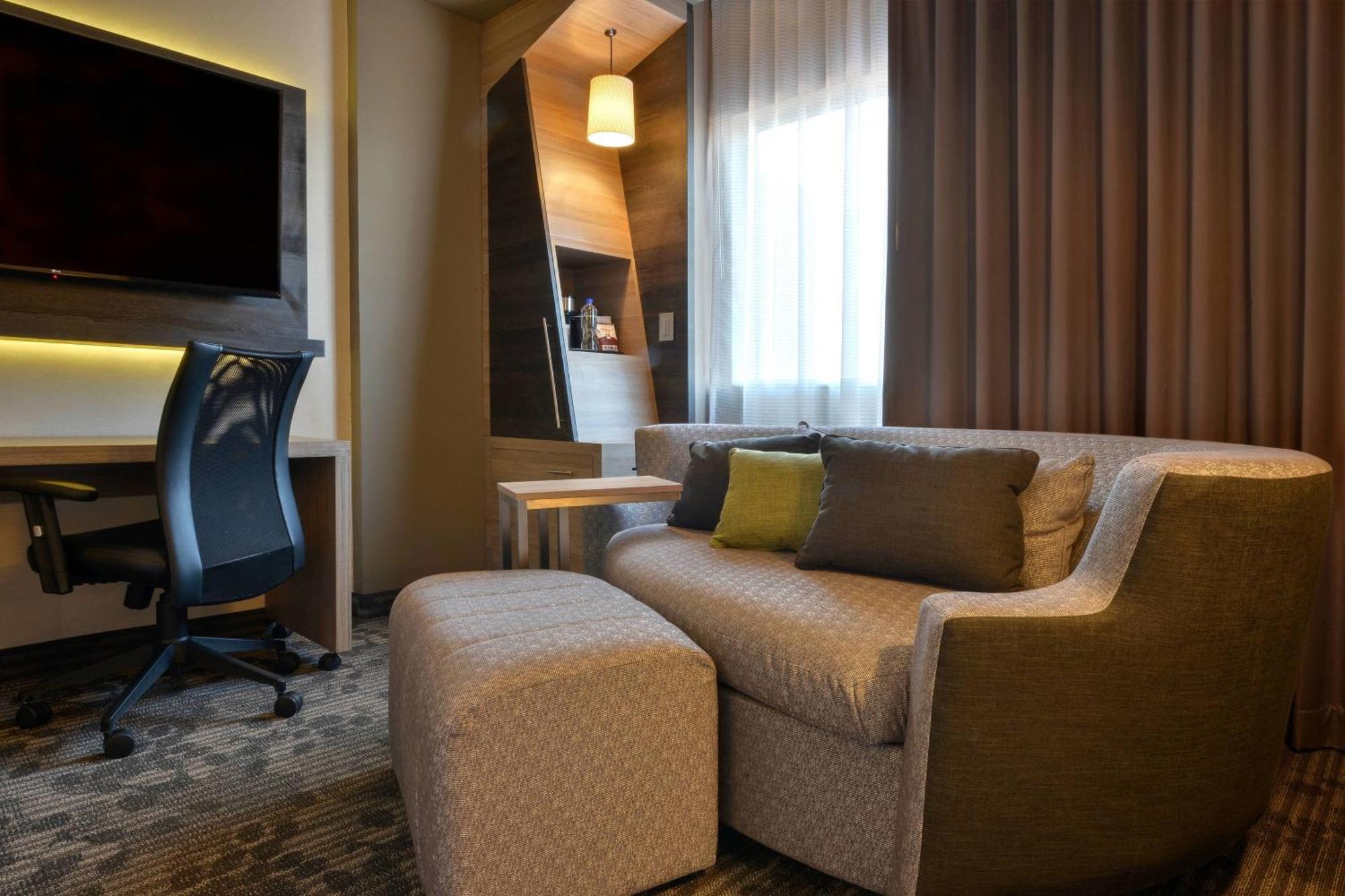 Courtyard By Marriott San Luis Potosi, Los Lagos Экстерьер фото